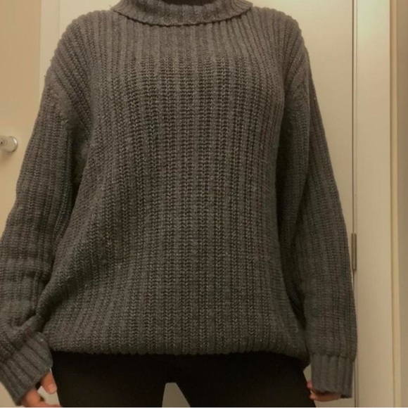 OLD NAVY TURTLENECK SWEATER - Picture 2 of 5